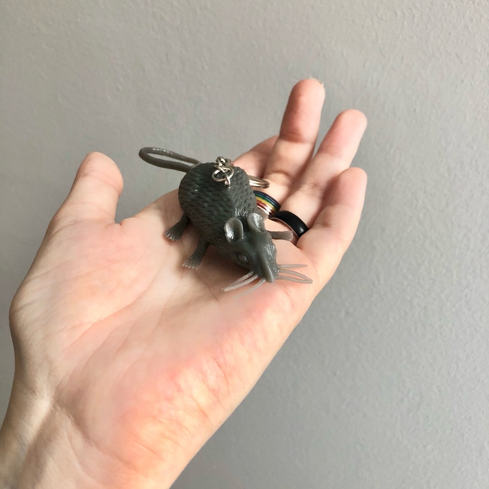 ❤️ Rat Keychain - Picture 3 of 4